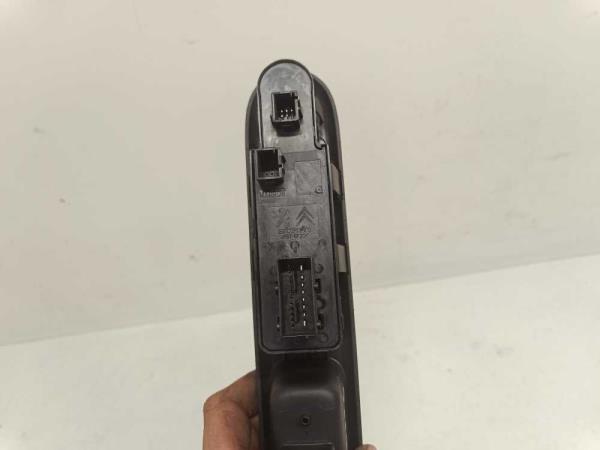 BOUTON LEVE VITRE PEUGEOT 3008/5008 2010-2016 - Vue 2